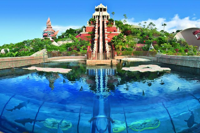 Free park buses by entrance gate, Siam Park Water Kingdom Theme