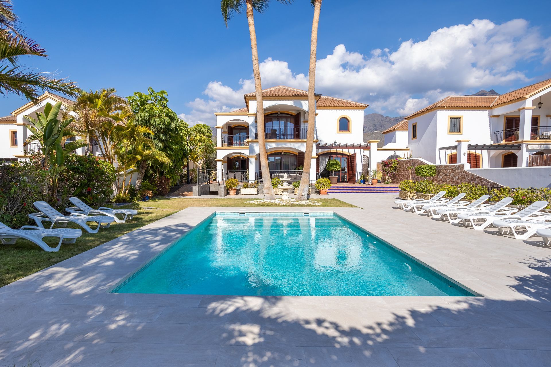 Preciosa Villa con estilo Andaluz en el Madroñal