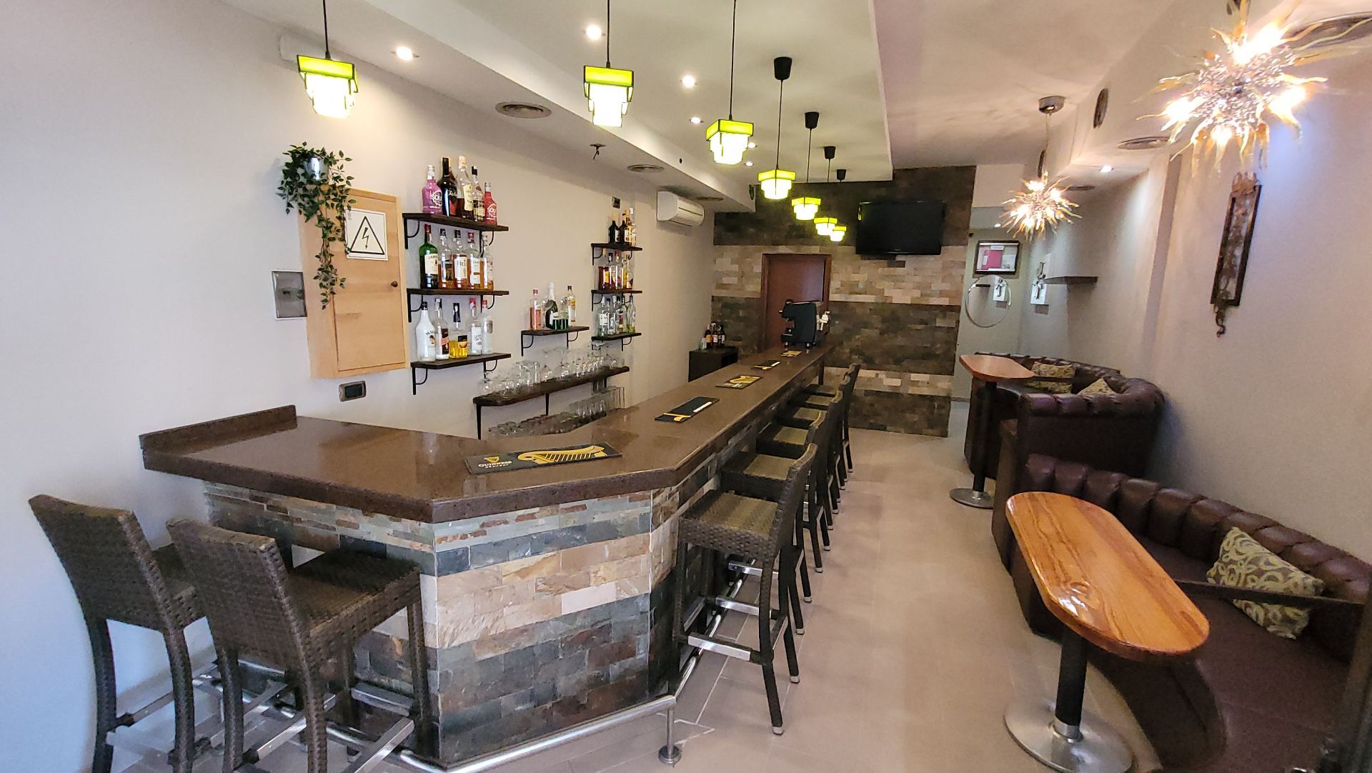Bar renovado en Callao Salvaje