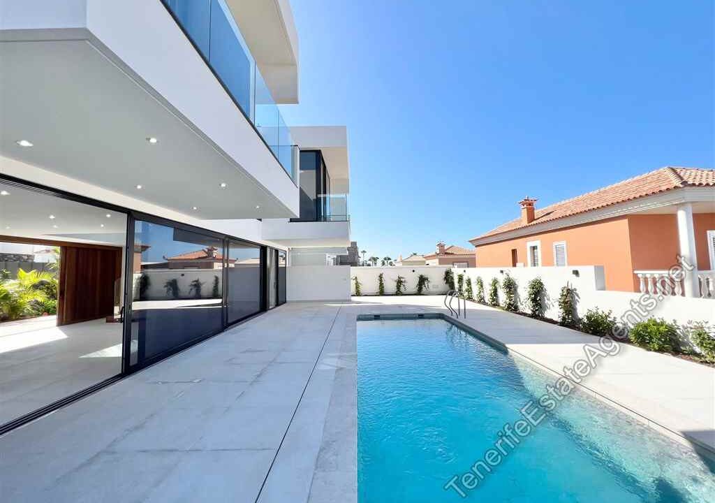 Modern-Luxury-villas-for-sale-Callao-Salvaje-8